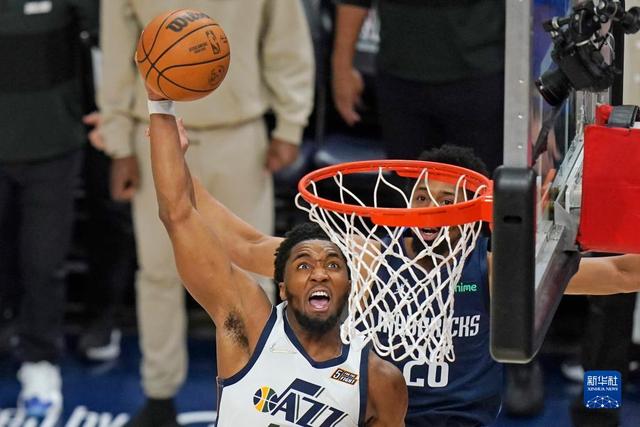 哈利伯顿35分迪文空砍35分 步行者胜尼克斯1-2