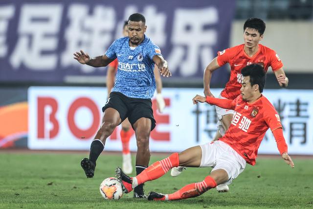 马克西43分詹姆斯31+8+9 湖人负76人止步4连胜